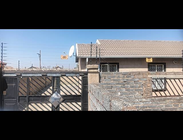 3 BEDROOM FREEHOLD FOR SALE IN WINDMILL PARK